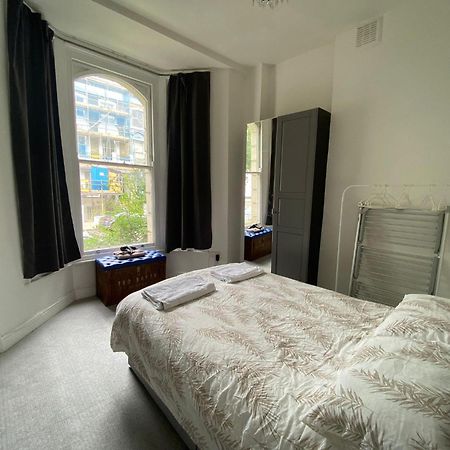 Bustling Western Apartment Londen Buitenkant foto