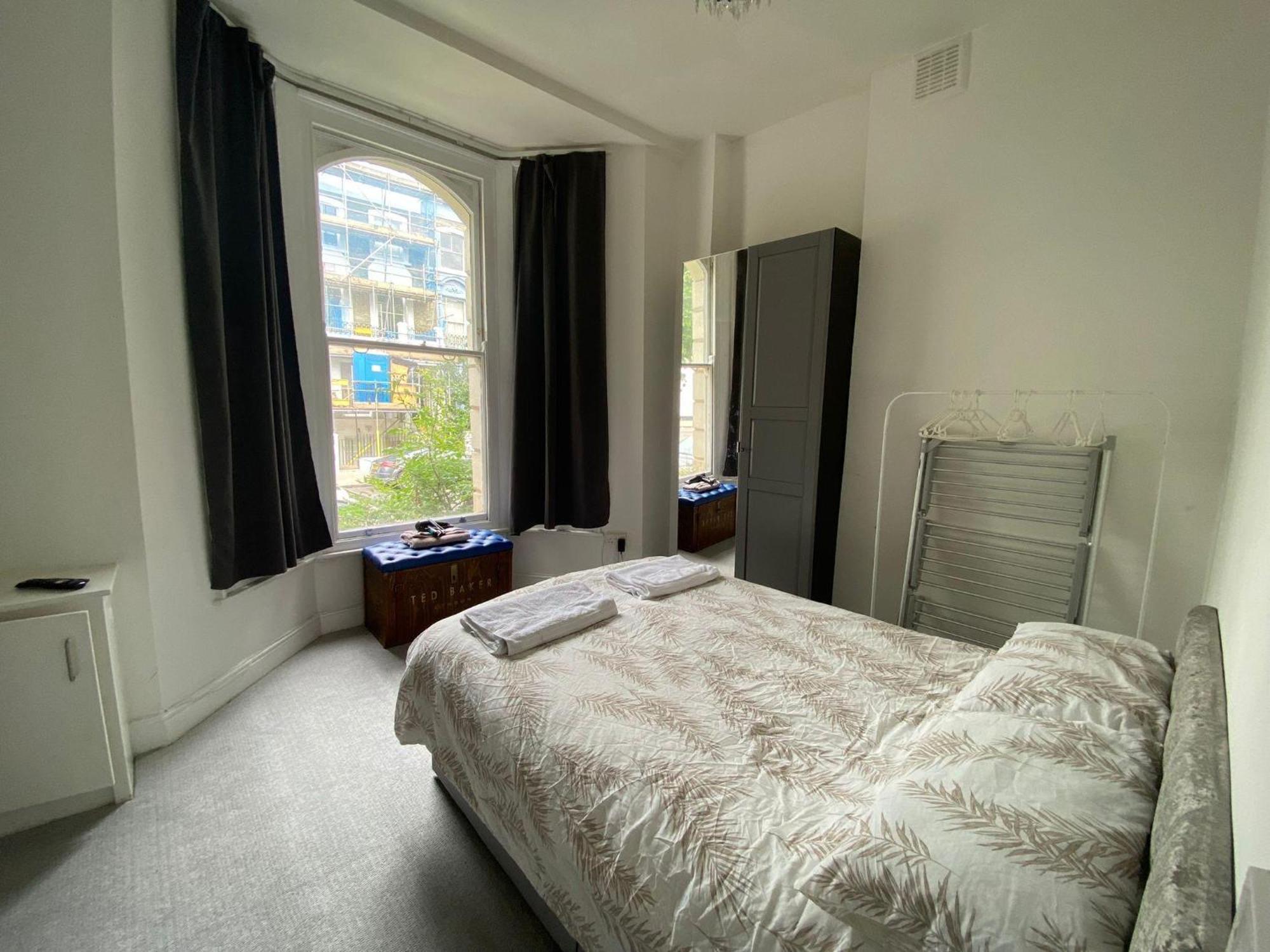 Bustling Western Apartment Londen Buitenkant foto